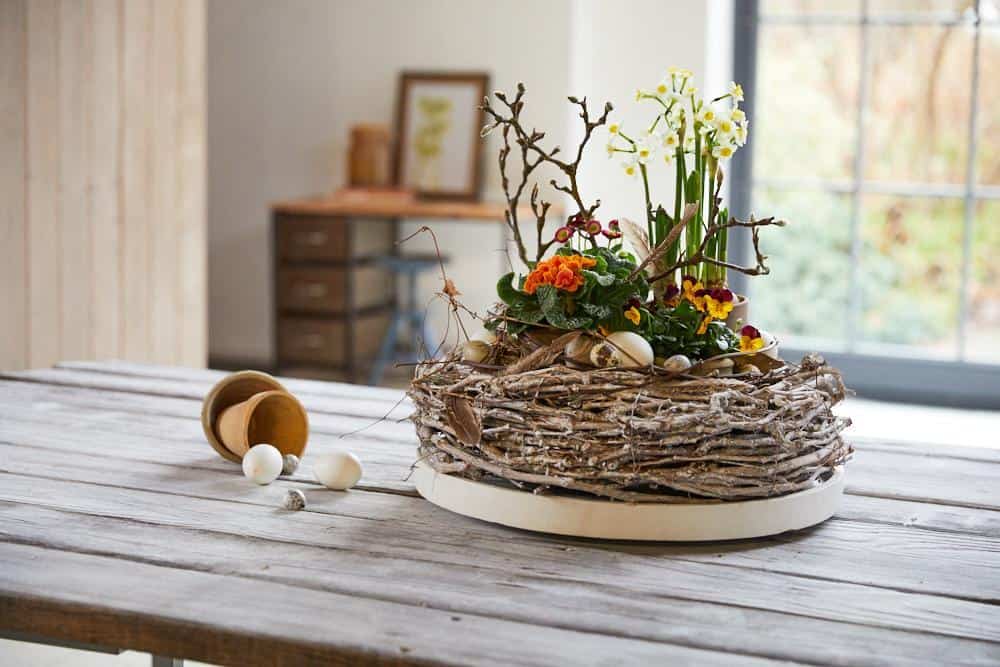 DIY: wunderschöne Osterdeko mit frischen Frühlingsblumen