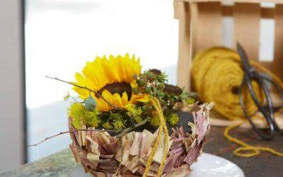 DIY-Sonnenblumenschale mit Maisblätter-Verzierung