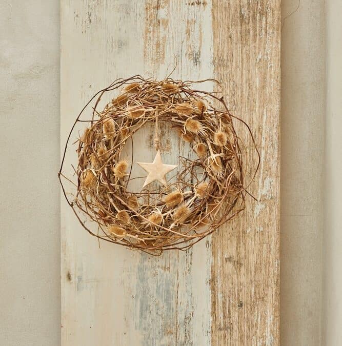 Winterlicher Wandschmuck: Aus Ranken geformt