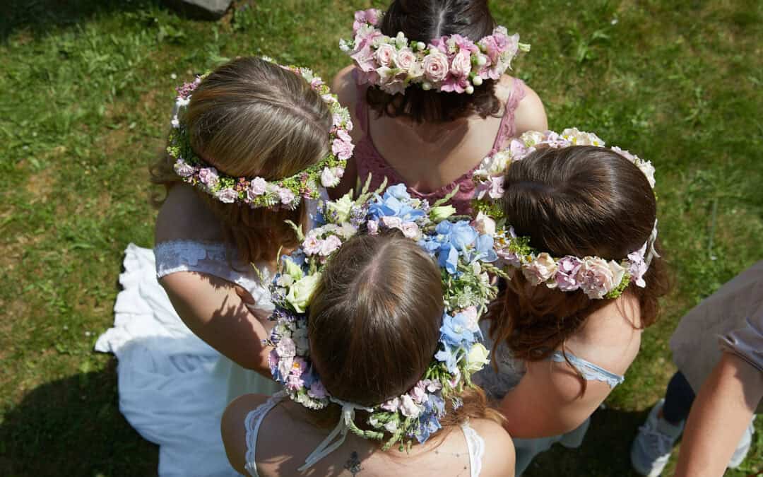 DIY: Blumenkranz binden und befestigen