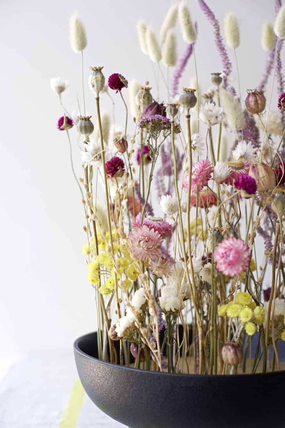 Trockenblumen Gesteck Tisch