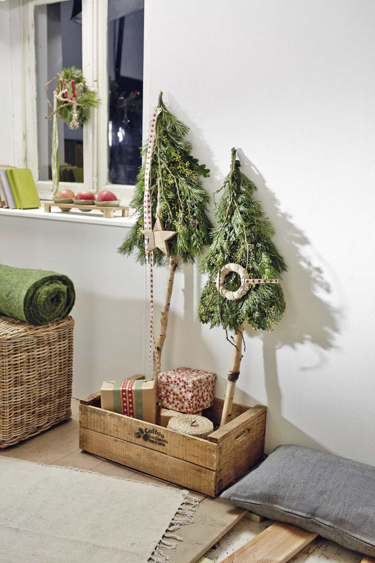 Elegantes Kleine Weihnachtsbume Geschmckt Fotosnull